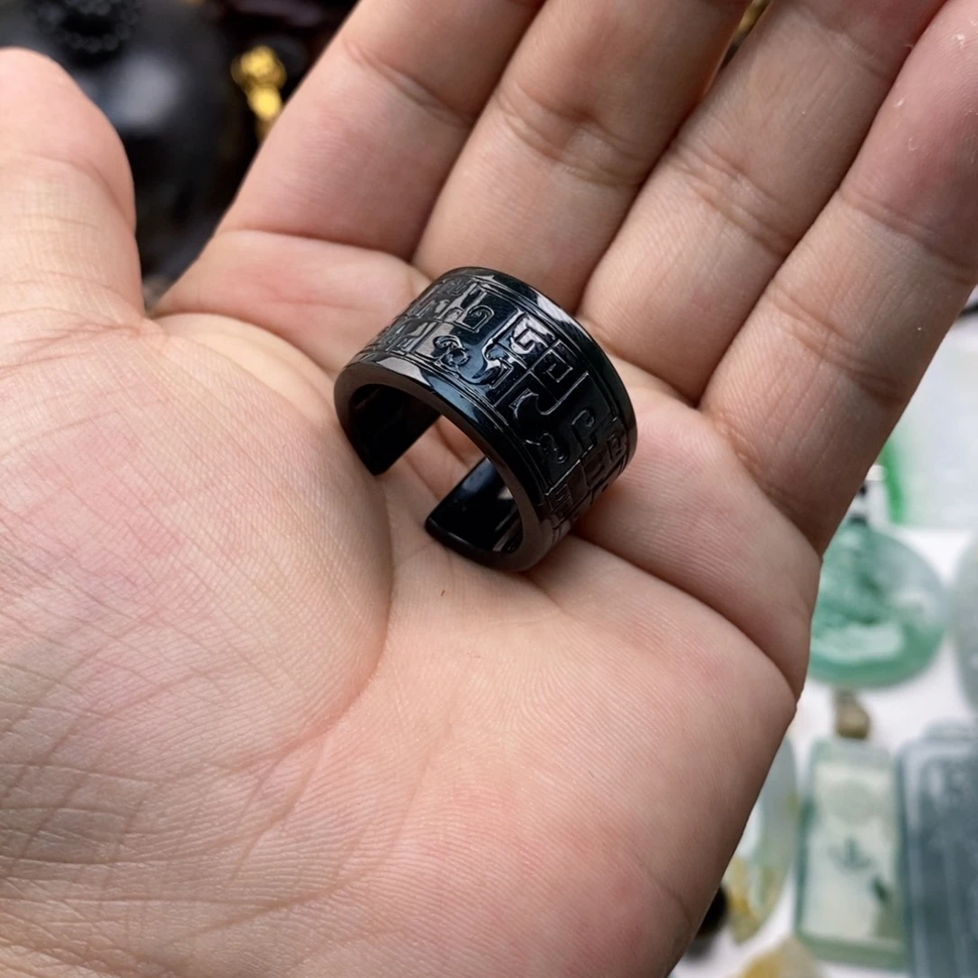 颈饰未镶嵌翡翠请****仔戒指