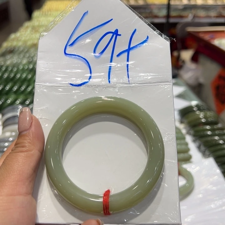 和田玉手镯未镶嵌?****当