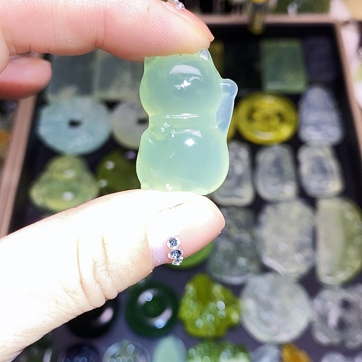 未镶嵌蛇纹石玉颈饰