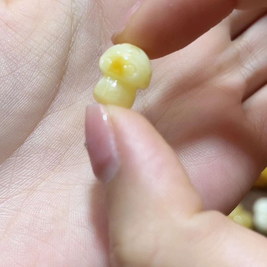 琥珀未镶嵌裸石蘑菇