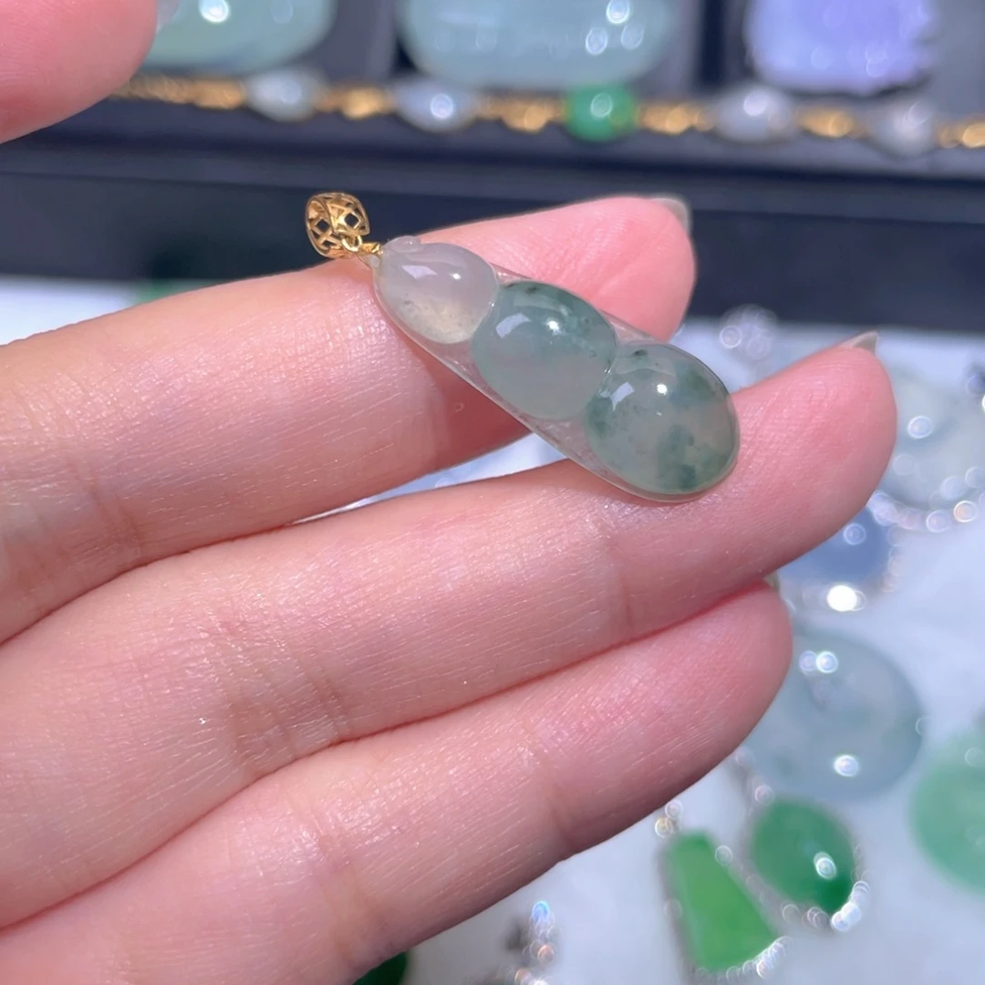 颈饰18K金镶嵌翡翠翡翠