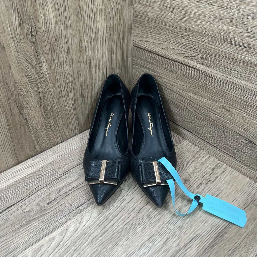 90新 FERRAGAMO/菲拉格慕 黑色金属logo蝴蝶结尖头高跟鞋 36.5码