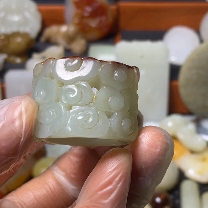 牧***马和田玉未镶嵌颈饰