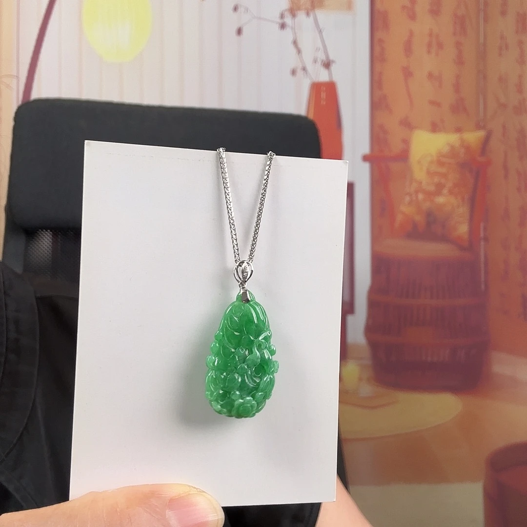 翡翠18K金镶嵌吊坠(赠链)