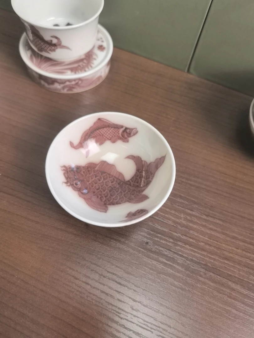 微瑕開元釉里红普洱3鱼杯