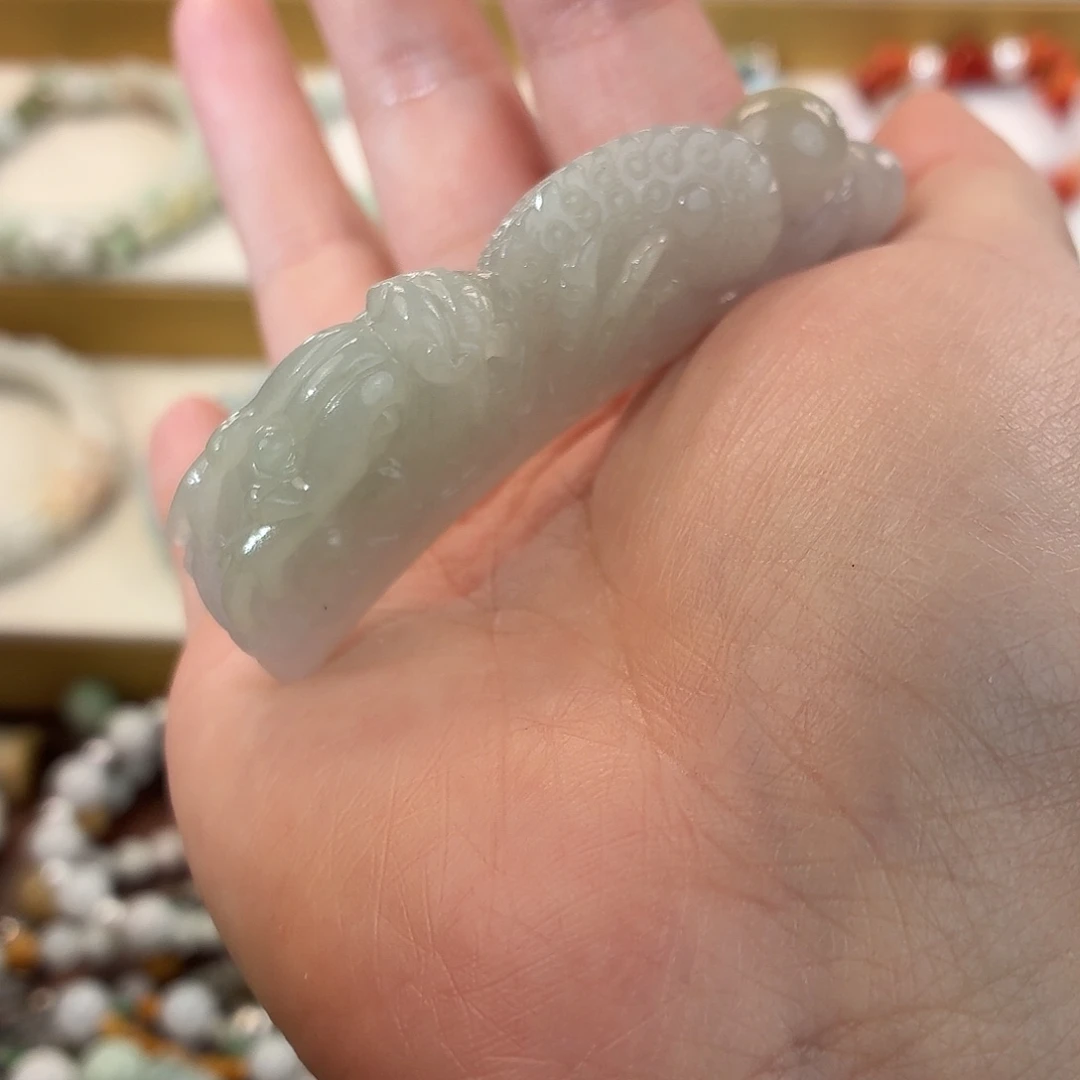 莎***₆翡翠未镶嵌手镯龙牌