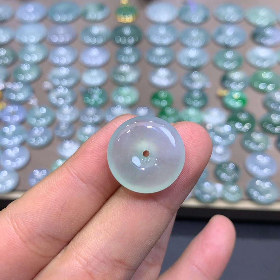 翡翠未镶嵌颈饰平安扣