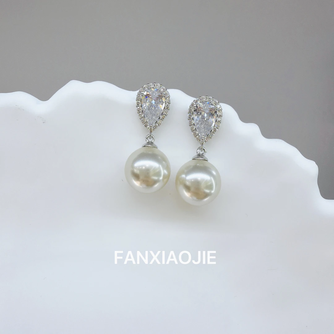 铜合金仿珍珠耳饰 范小姐新款咖色珠水滴耳环轻奢