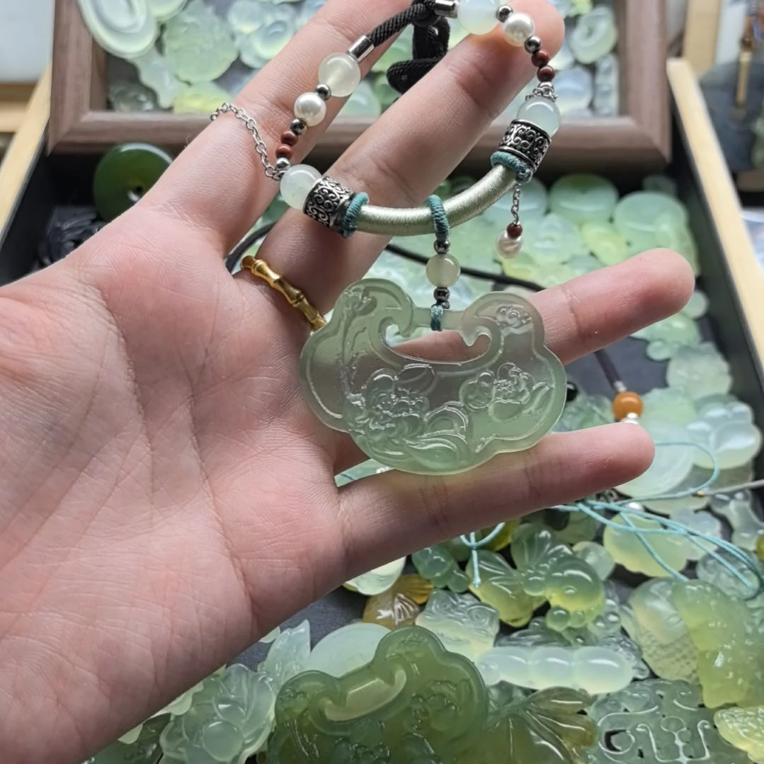 合金蛇纹石玉颈饰