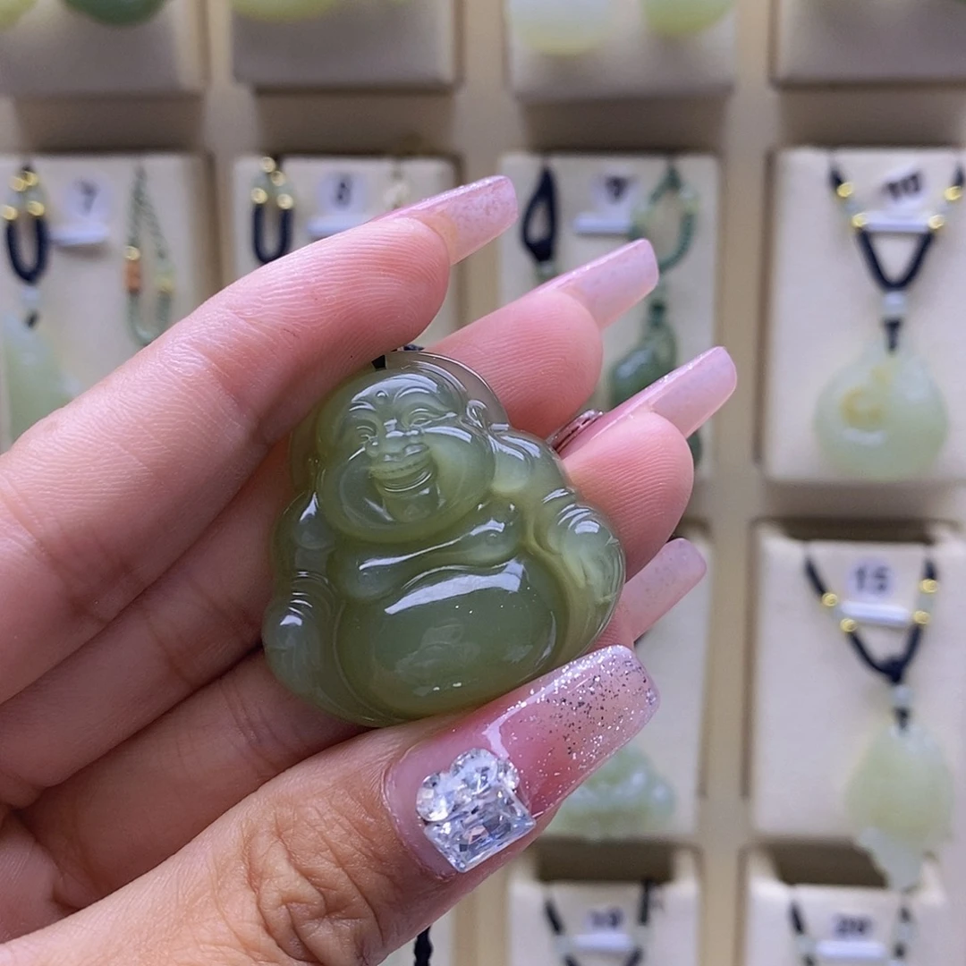 彦***彤和田玉未镶嵌颈饰