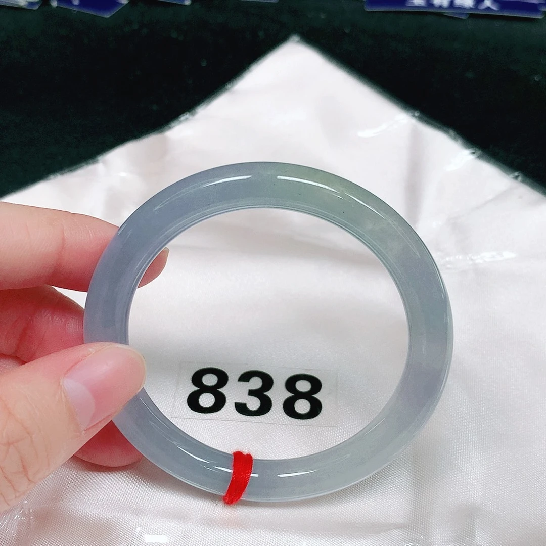 翡翠未镶嵌手镯（圆镯）