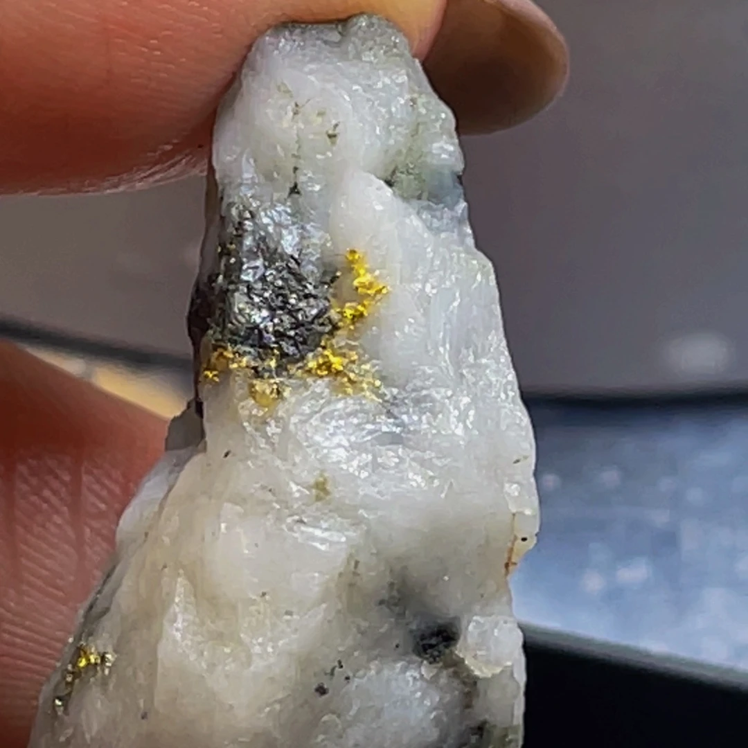 金属龙***波龙8g金达莱天然矿标