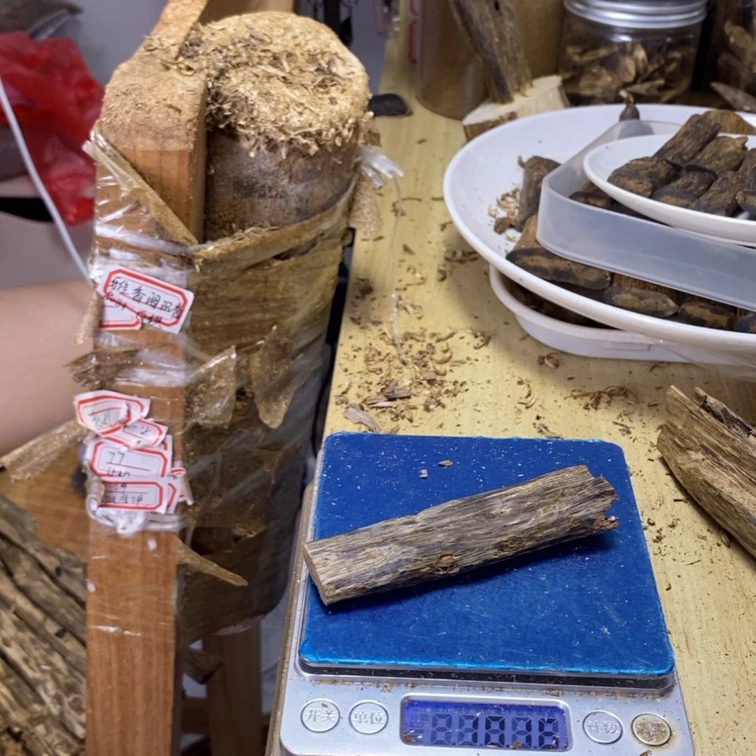 香料绿奇楠虫漏白棋10克