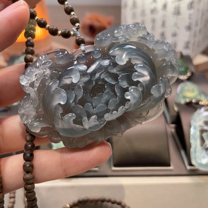 蛇纹石玉未镶嵌颈饰