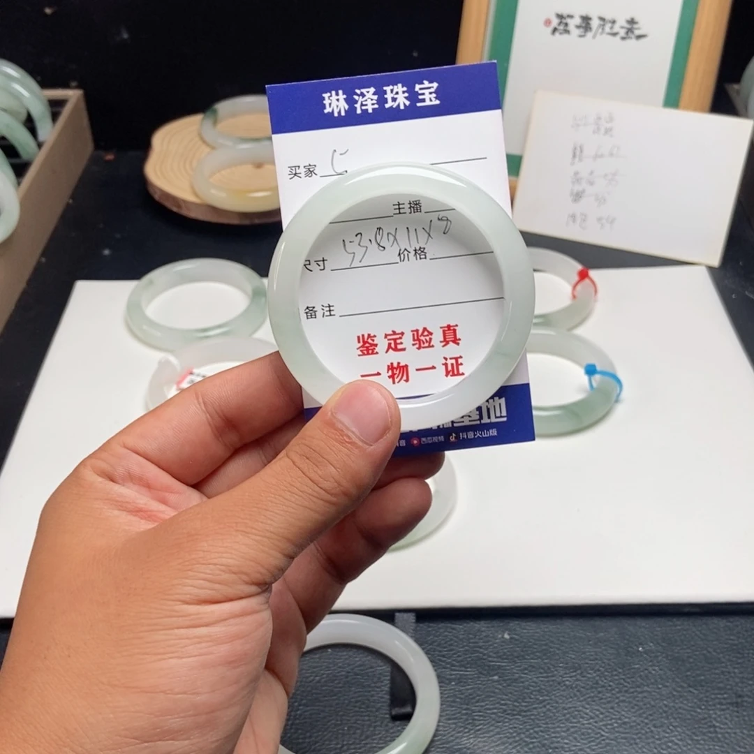 米***。未镶嵌手镯石英质玉5