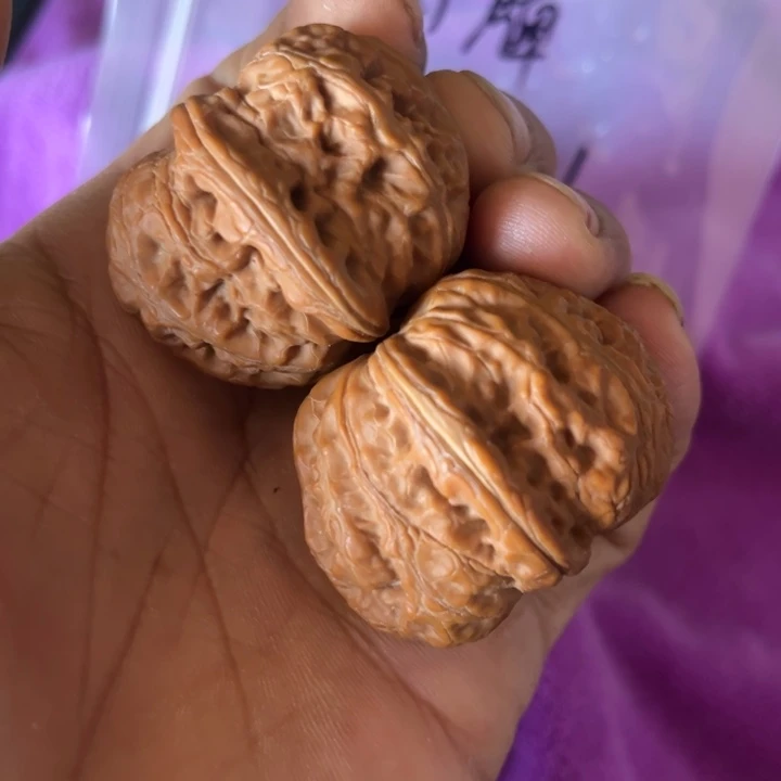 李***有核桃元宝文玩核桃手把件