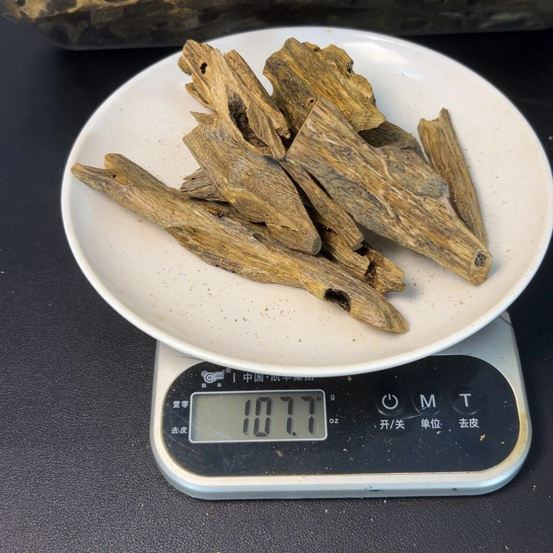 沉香碎屑沉香绿河虫眼