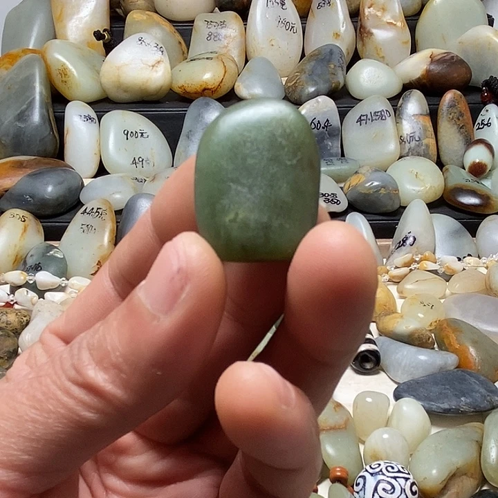 和田玉未镶嵌颈饰吊坠