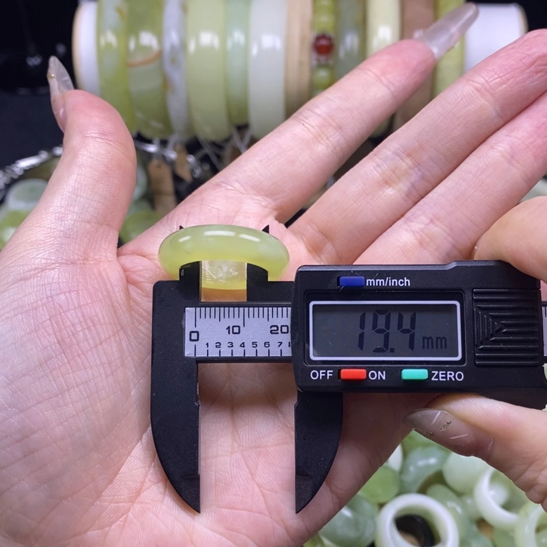 蛇纹石玉未镶嵌戒指