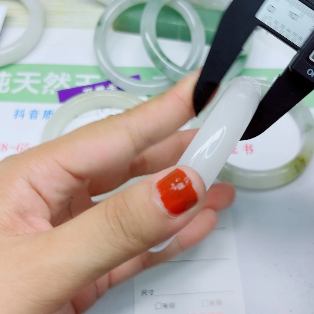 未镶嵌手镯石英质玉105/62