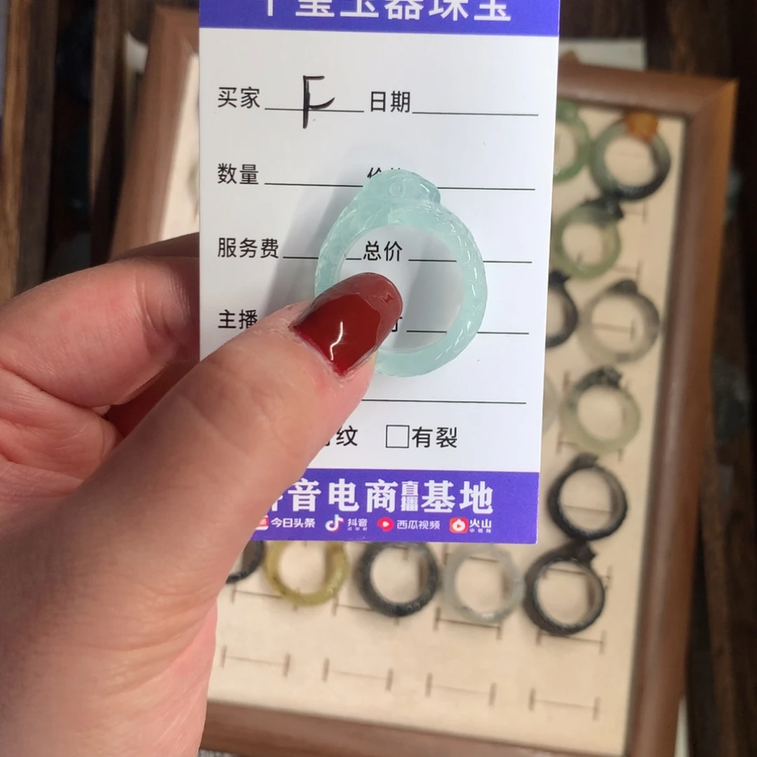 蛇纹石玉颈饰未镶嵌F****U