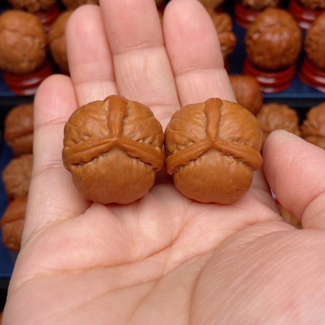 把件文玩核桃手捻元宝三棱