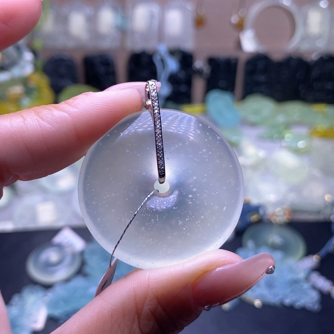 陈***贝未镶嵌蛇纹石玉颈饰