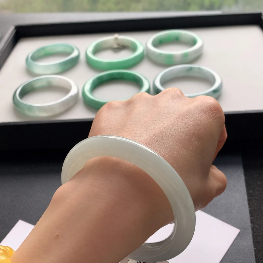 翡翠未镶嵌手镯54.8正圈