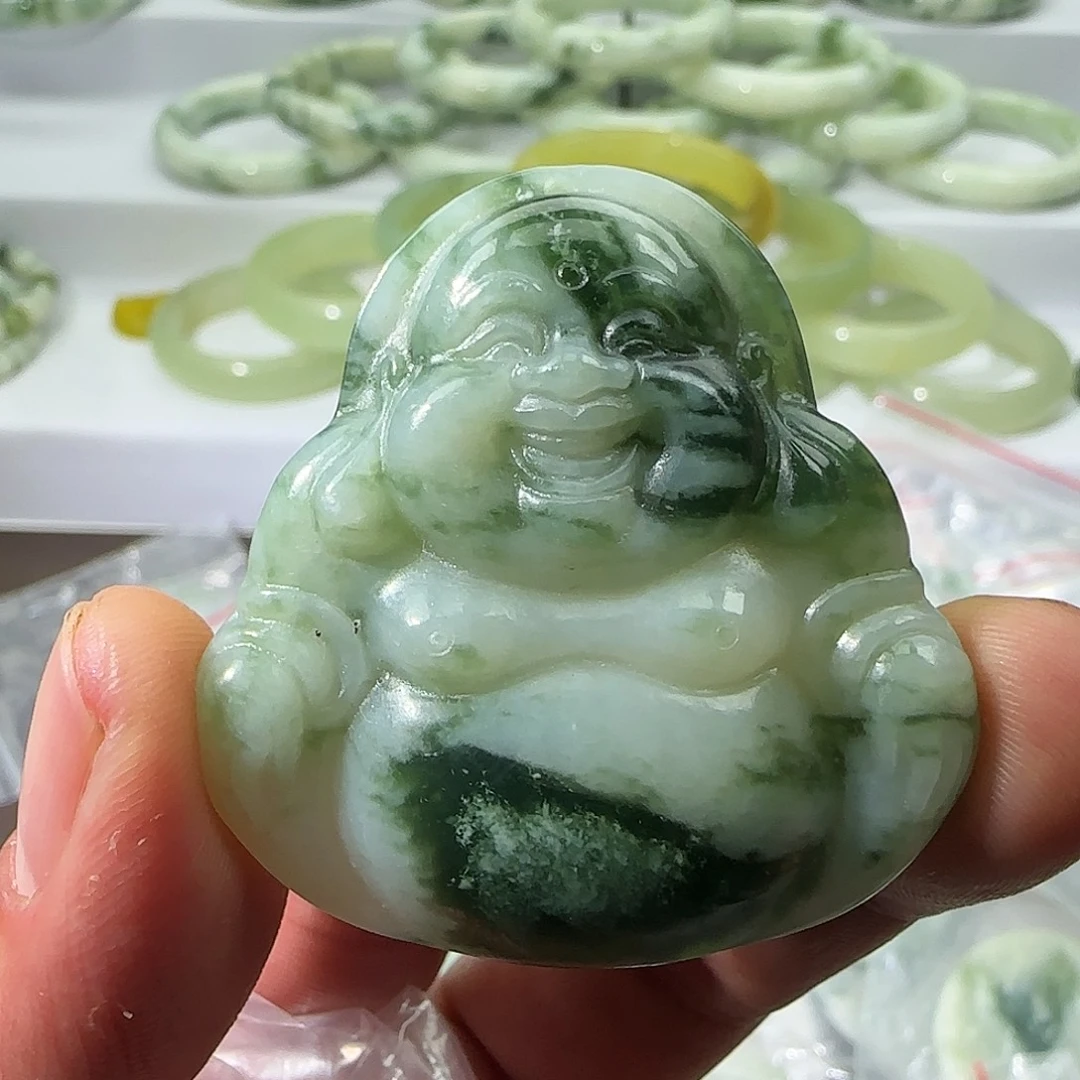 透闪石-蛇纹石玉未镶嵌颈饰