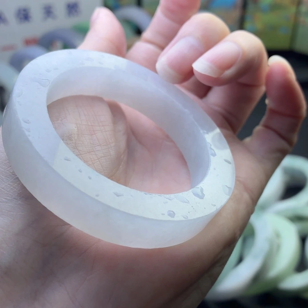 定制翡翠未镶嵌手镯冰种，荧光感十足