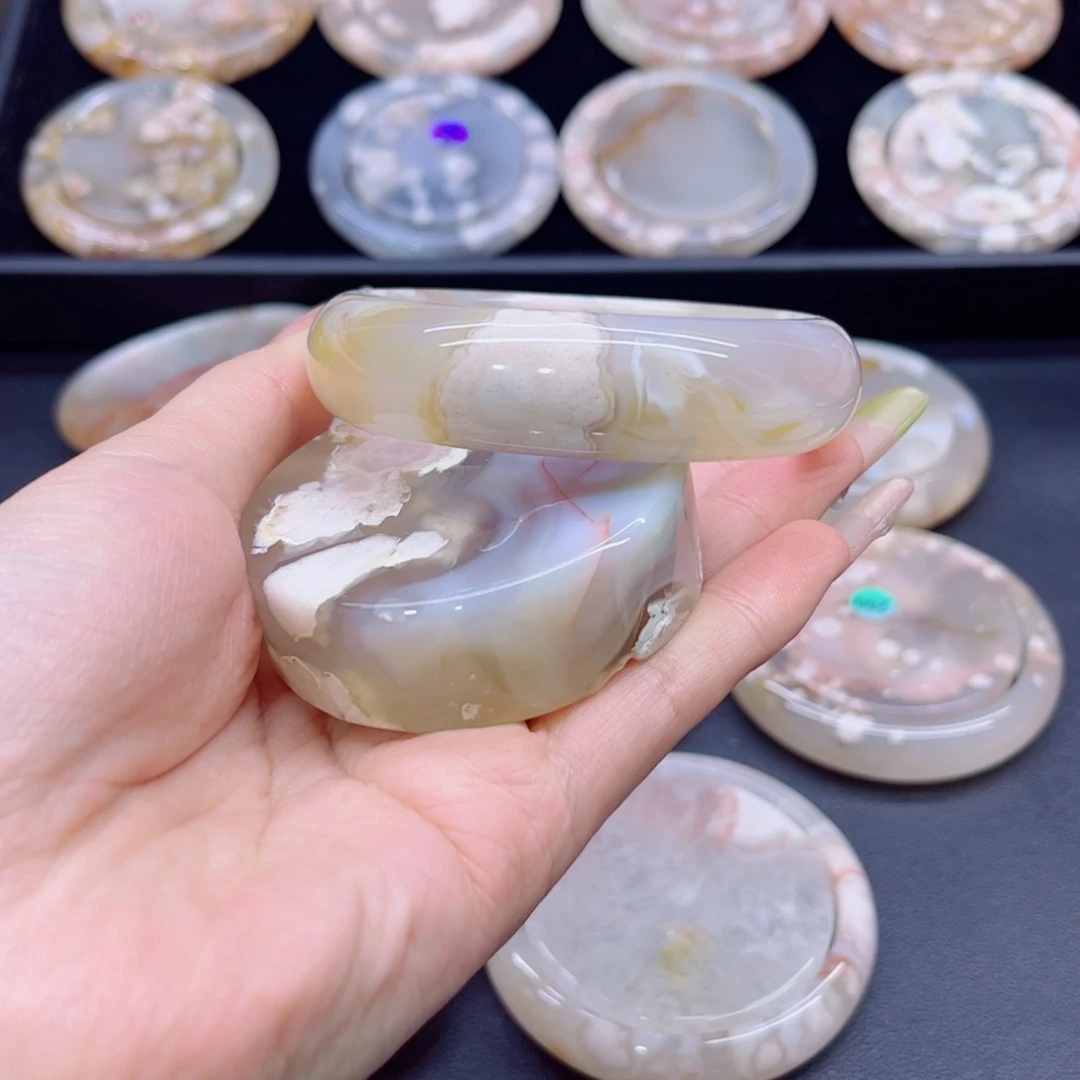 玛瑙/玉髓手镯未镶嵌60