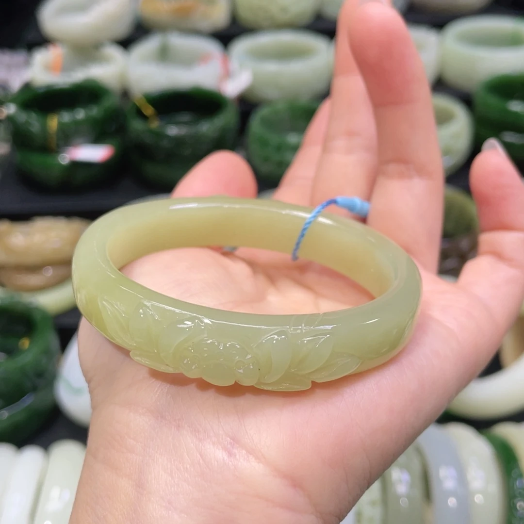 未镶嵌手镯（贵妃镯）和田玉张*瓜28