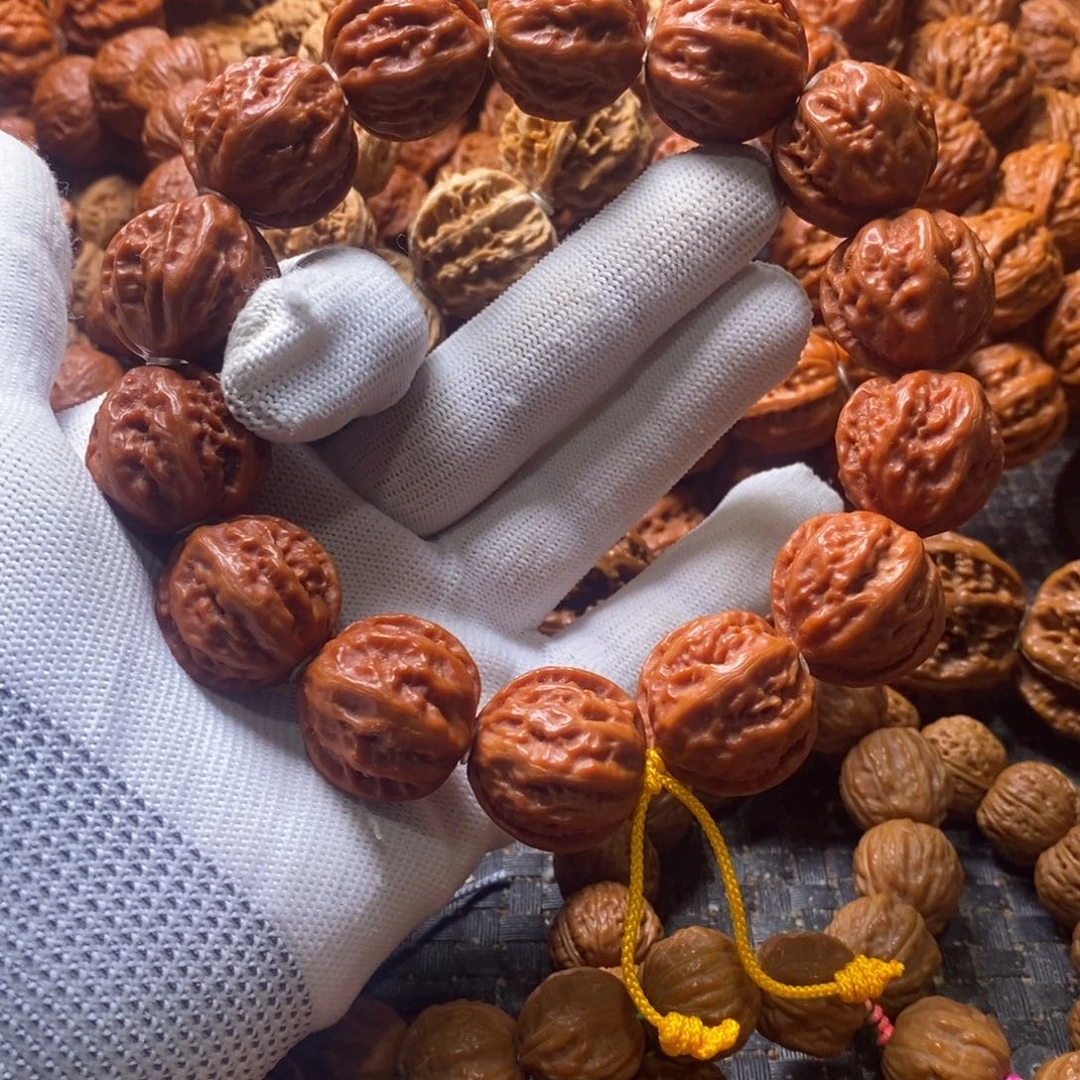 尉****文玩核桃吊坠粗筋八棱