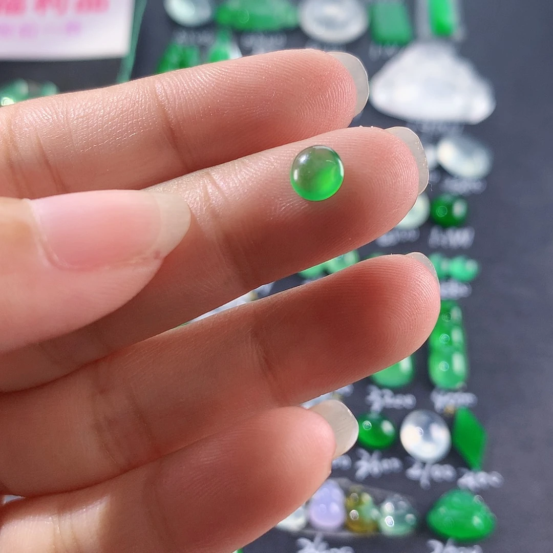 【闪购商品】翡翠颈饰未镶嵌绿蛋