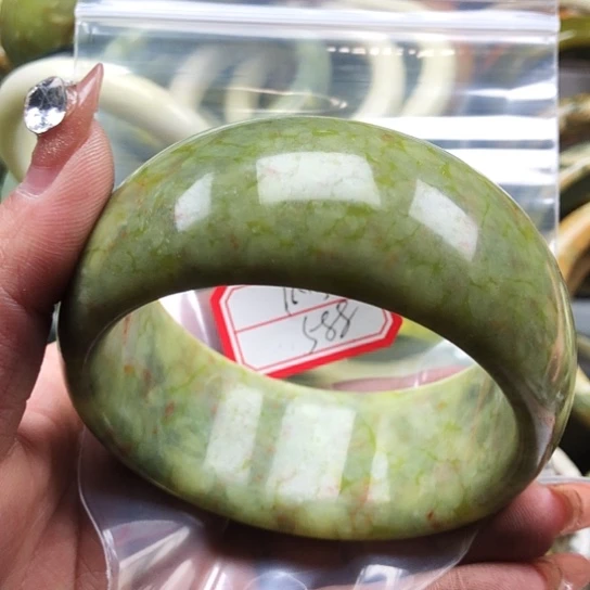 蛇纹石玉手镯未镶嵌1*灯