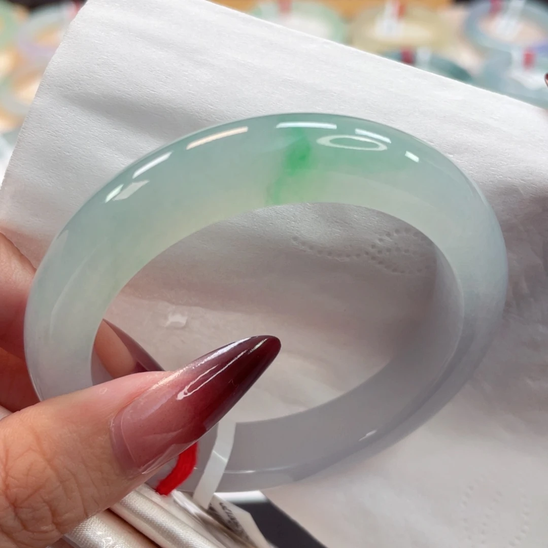 翡翠手镯未镶嵌54.8冰胶白底飘一抹阳绿13号