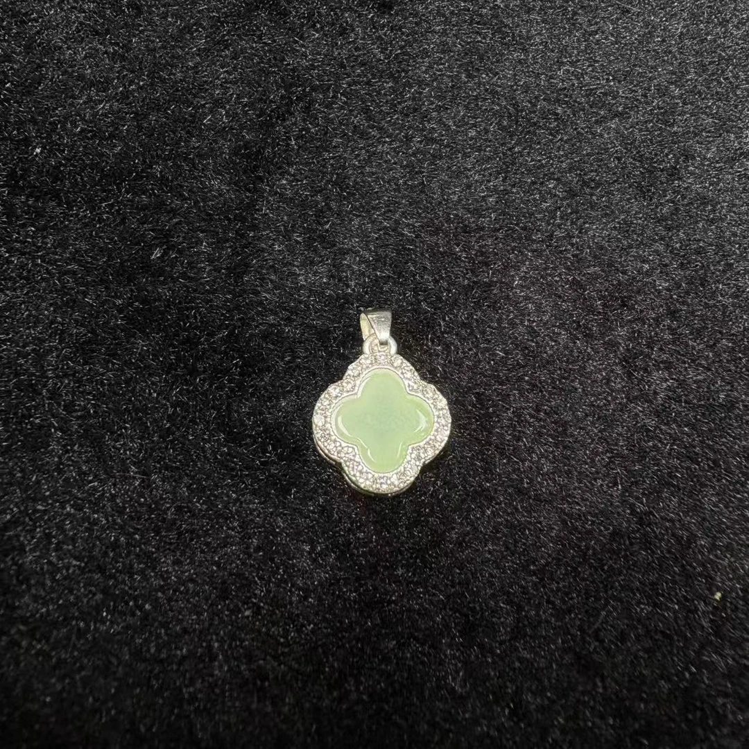 天然精美玉髓四叶草吊坠-v1907-多样性发一