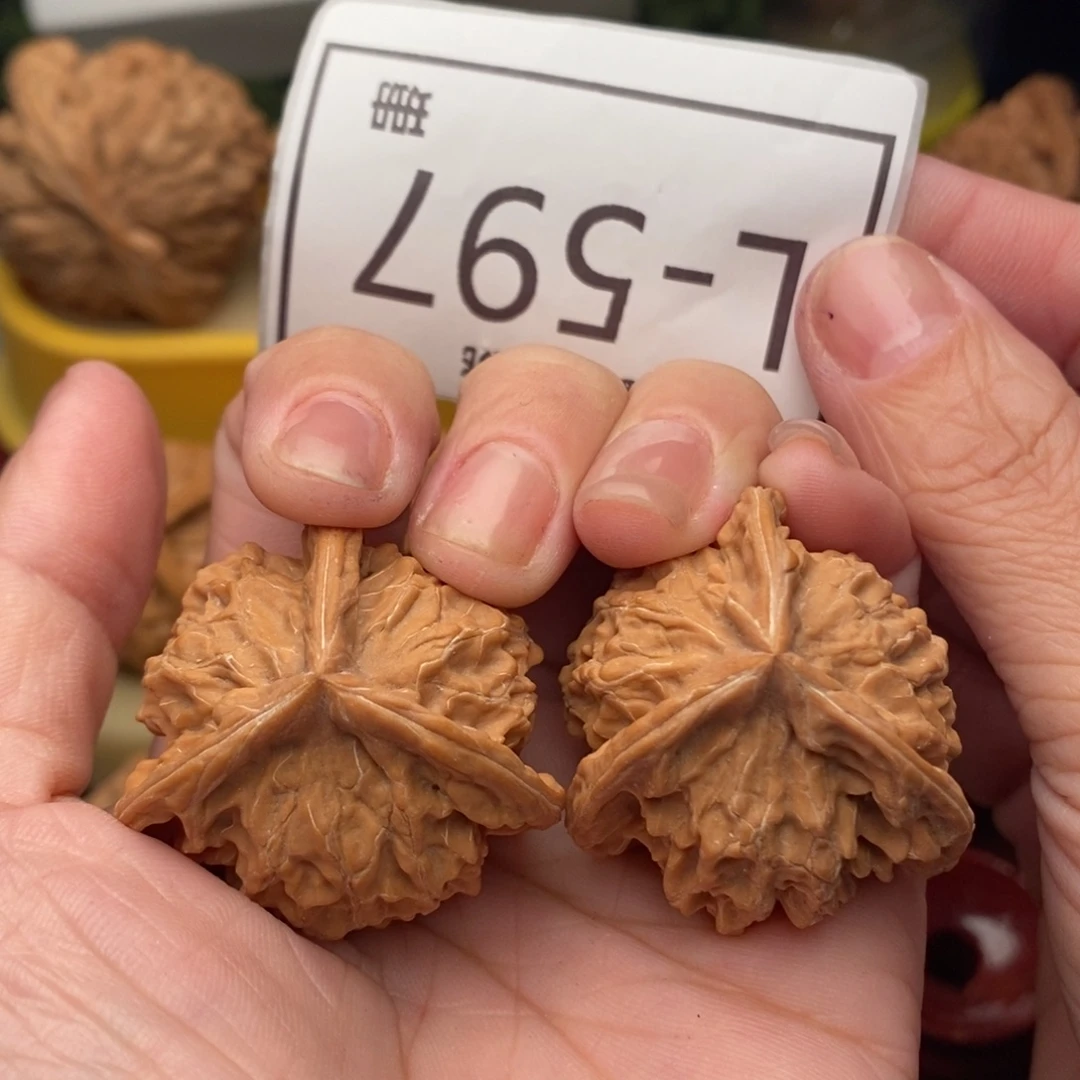 文玩核桃把件盘山奔37….