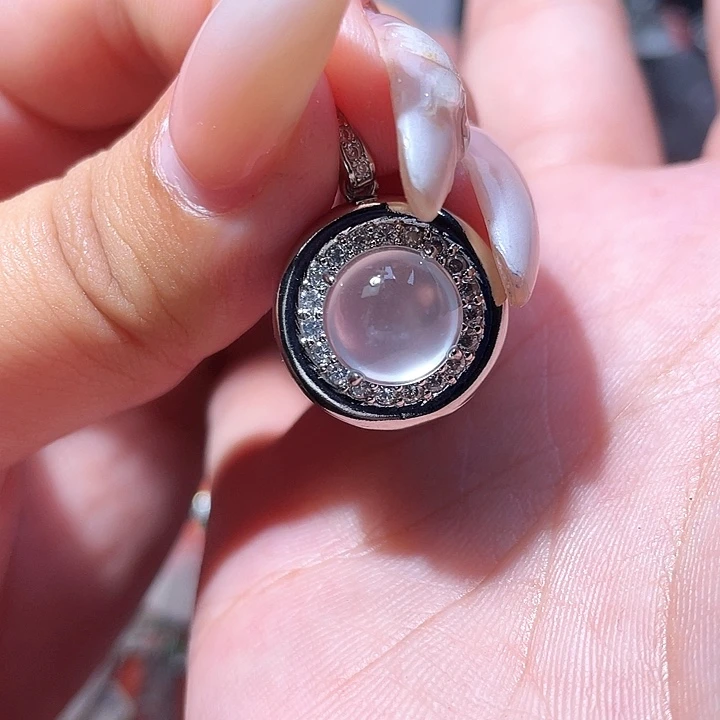 石英质玉未镶嵌颈饰