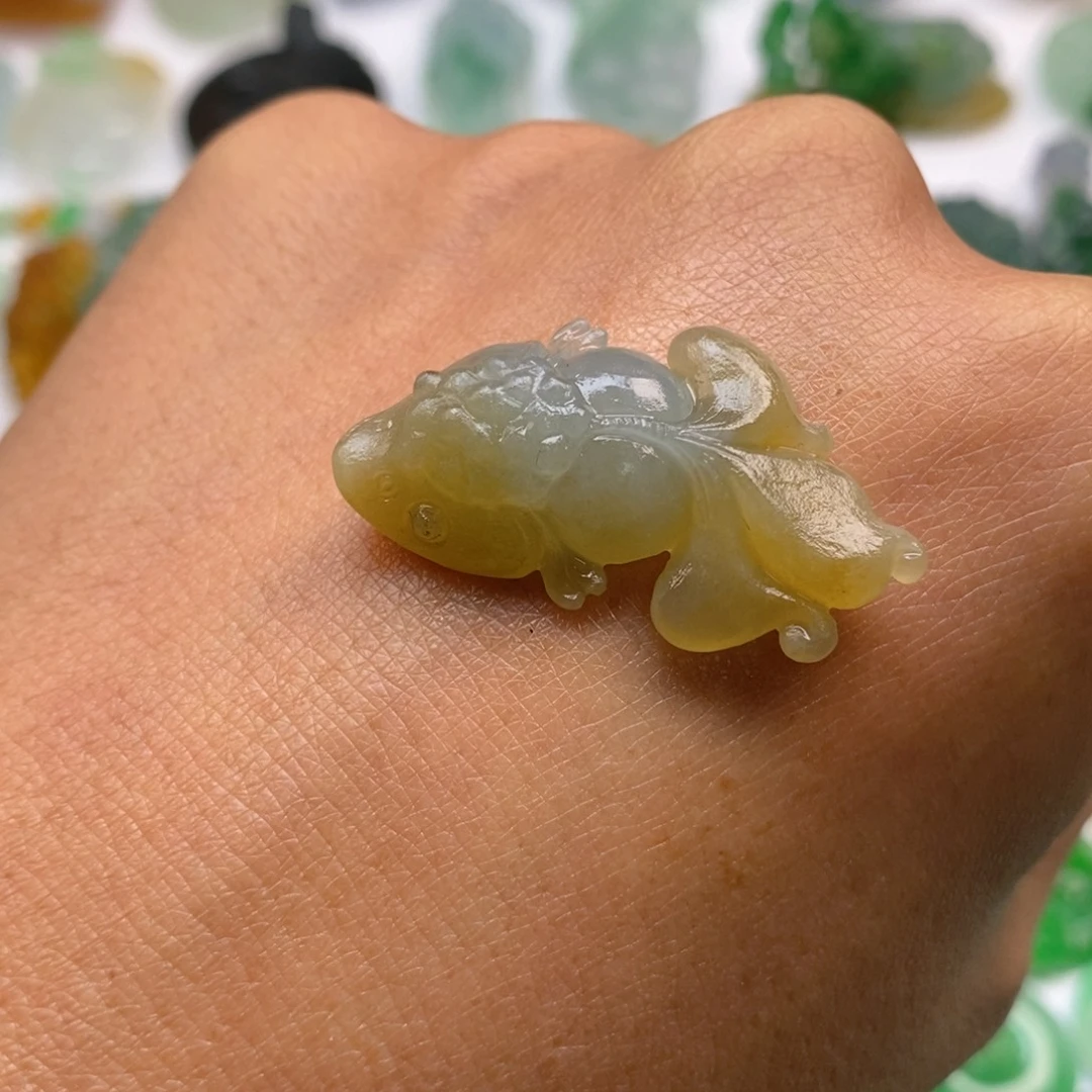 定制翡翠未镶嵌金鱼