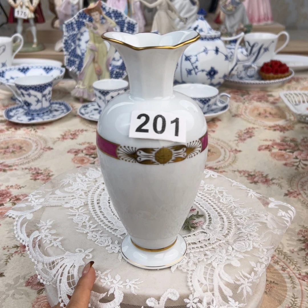 瓷片赫伦花瓶。