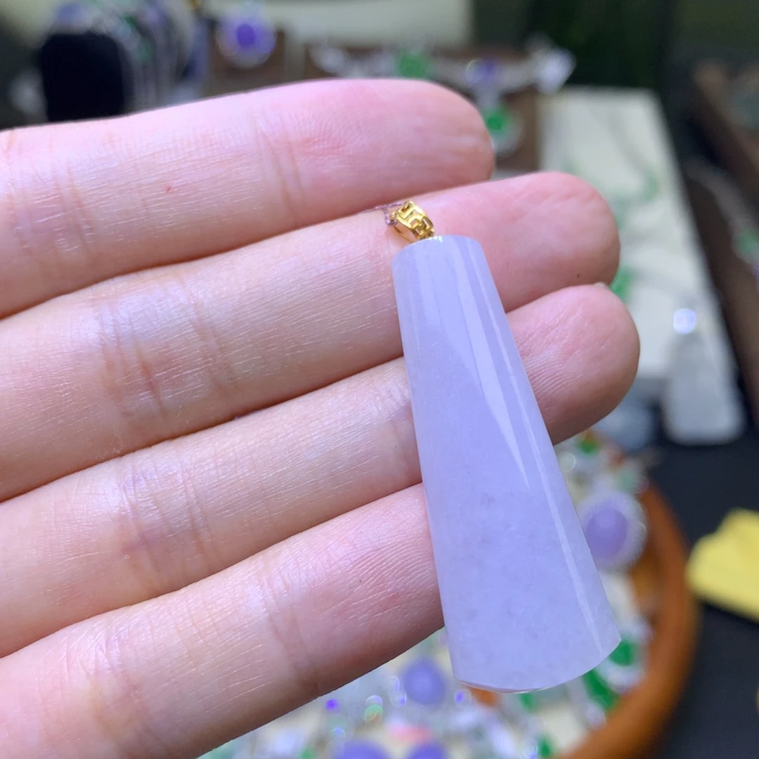颈饰18K金镶嵌翡翠