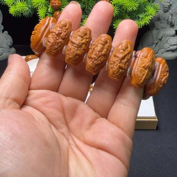 ****橄榄核手串四大天王手牌