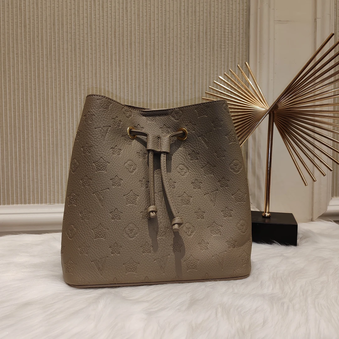 2025年新款时尚百搭轻奢潮流简约手提女包气质