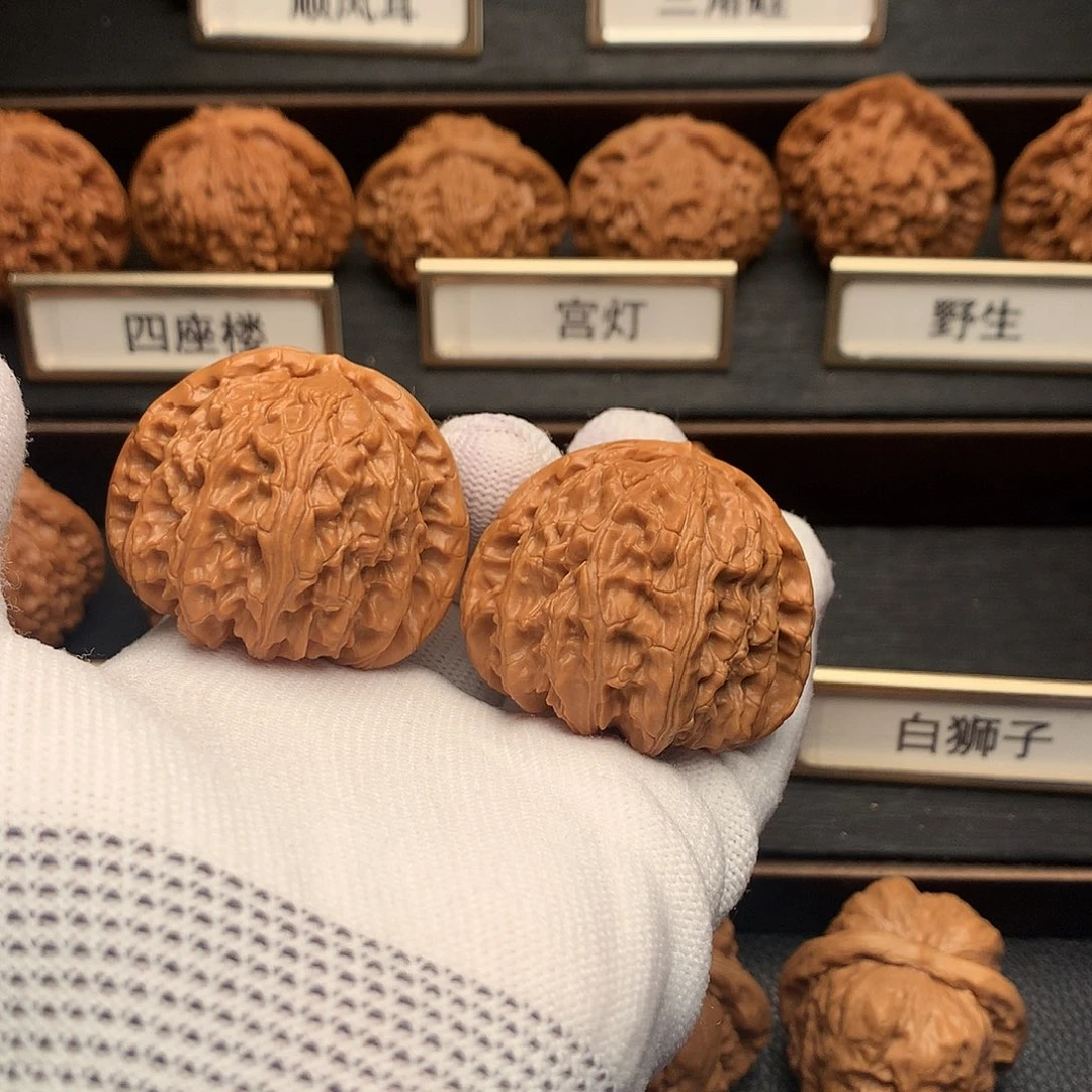 文玩核桃吊坠75号白狮子43