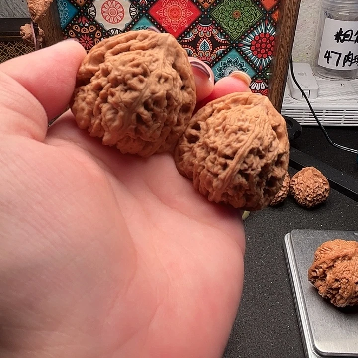 刘***淳文玩核桃吊坠南疆39