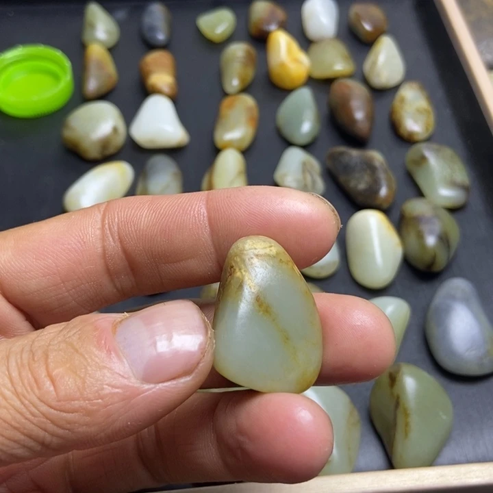 用***1和田玉（糖玉）未镶嵌珠宝奇石
