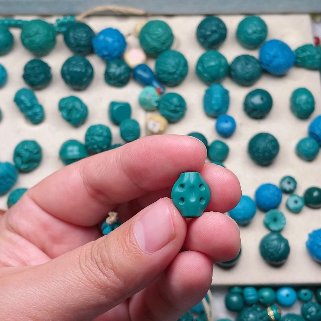 【闪购商品】玻璃颈饰五眼六通12×14一个