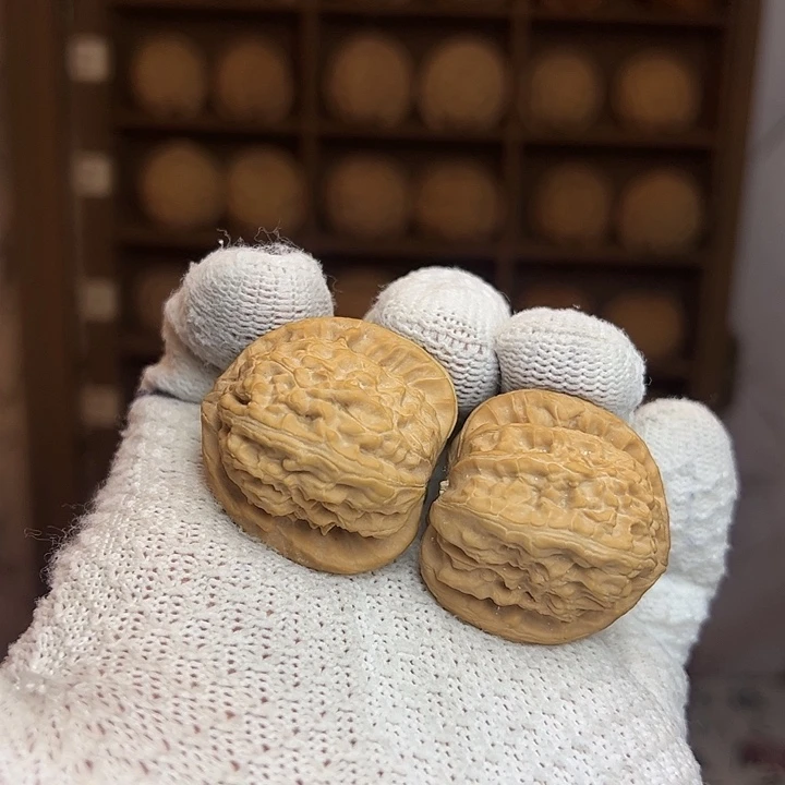 文玩核桃吊坠34尺白狮子  全品无修