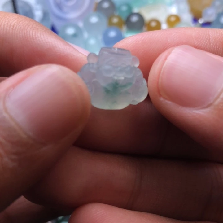 定制翡翠未镶嵌挂件